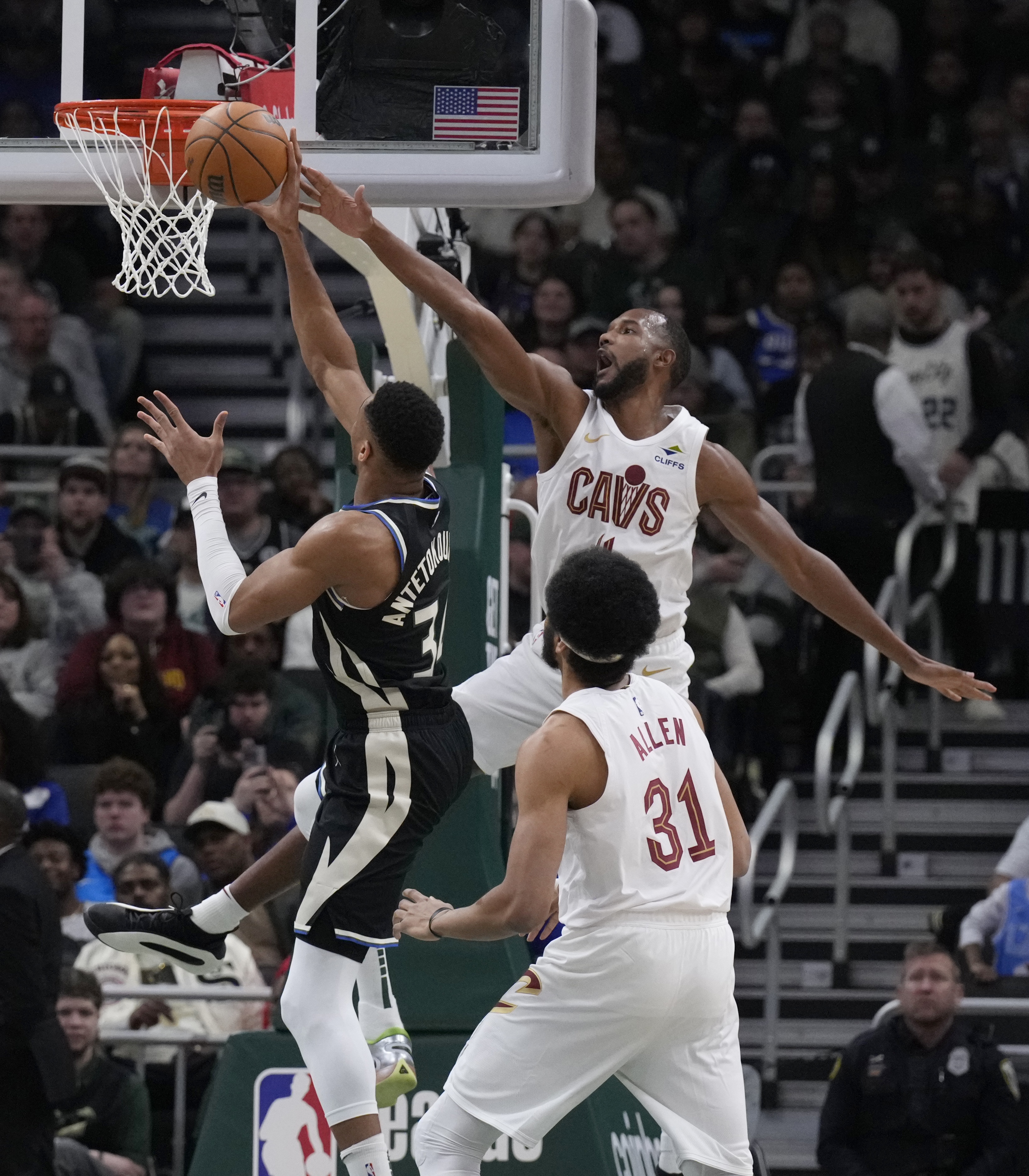 費(fèi)爾頓直言騎士?jī)?nèi)線硬度不足 首輪若遇老鷹看好哈登高效發(fā)揮