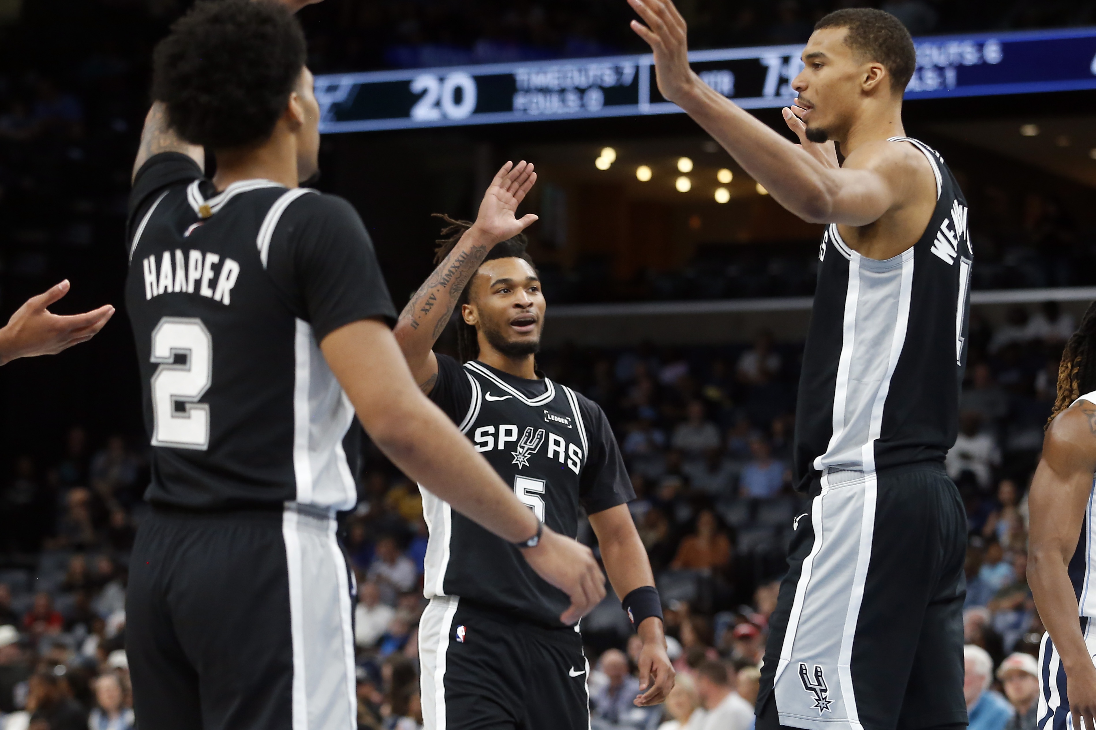 馬刺vs雄鹿、活塞vs森林狼、國(guó)王vs老鷹、公牛vs灰熊、爵士vs太陽(yáng)比分預(yù)測(cè)與傷病分析